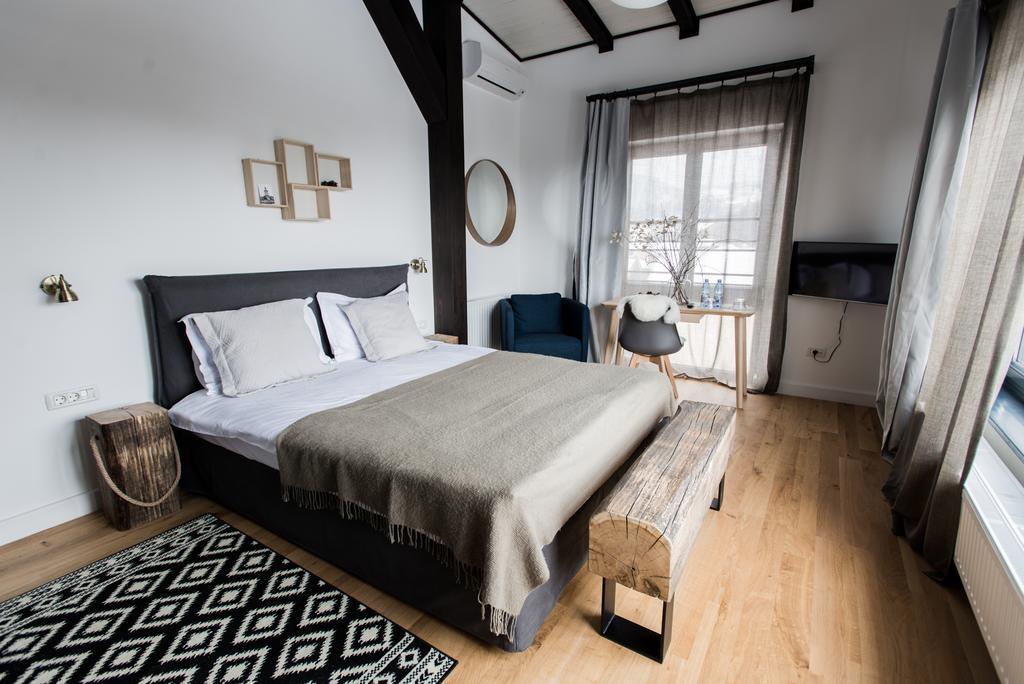 The Pines Boutique Villa Braşov Esterno foto